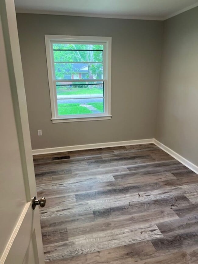 Building Photo - Renovated 5 Bedroom 2 Bath Home for Rent!