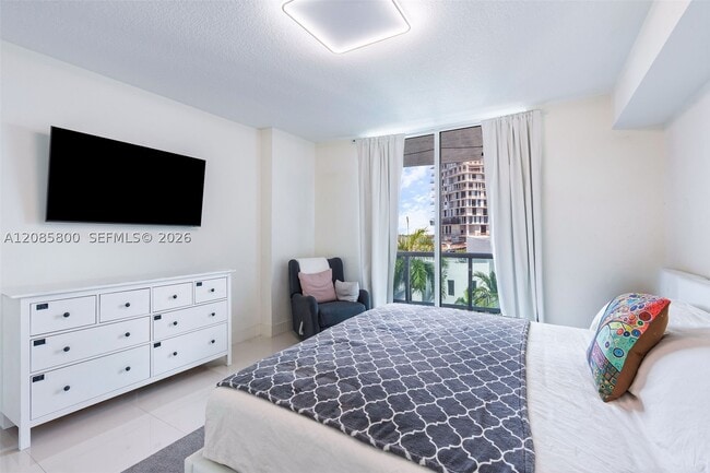 Building Photo - 7900 Harbor Island Dr