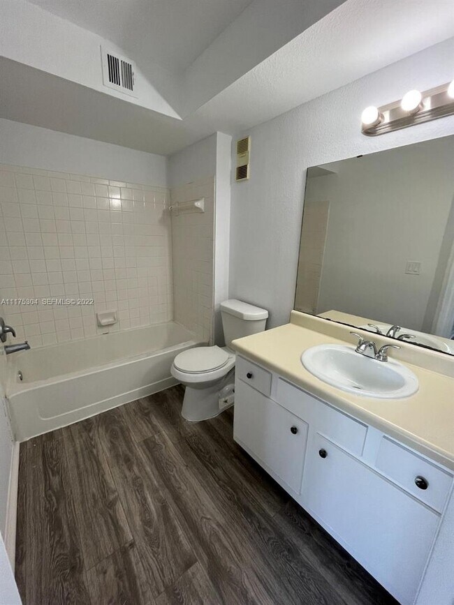 Building Photo - Spacious 2-bed, 2-bath apartment - Ponte Verde at Palm Beach Lakes