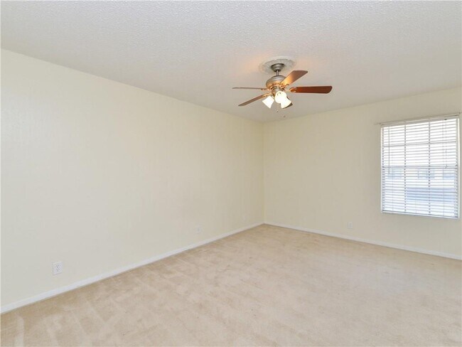 Building Photo - 910 Duncan Ln