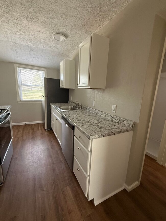 Building Photo - Beautiful renovated duplex in Edgewood!