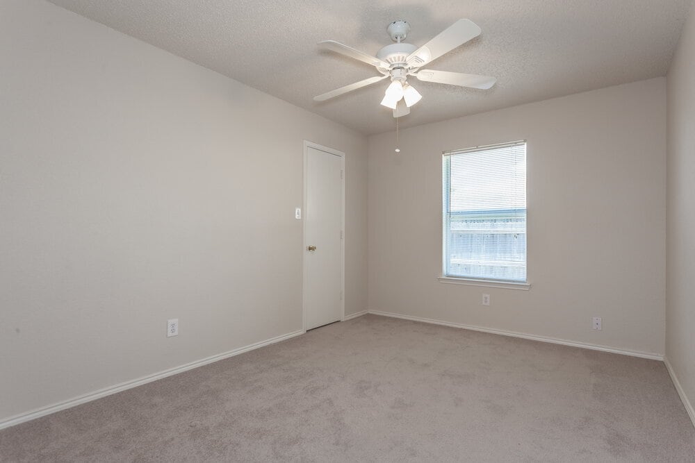 Building Photo - 10216 Aurora Dr