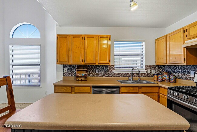 Building Photo - 3749 Leticia St