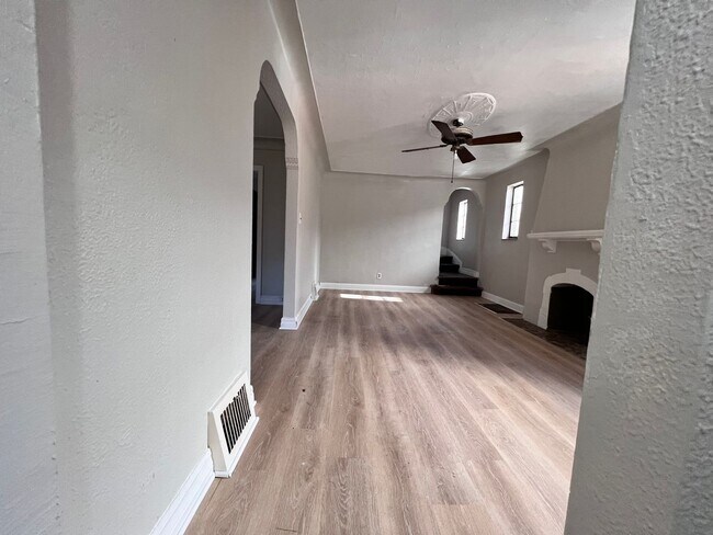 Building Photo - 3 Bedroom 1 Bath Home in Detroit