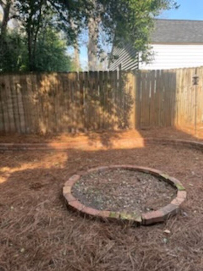 Building Photo - Quaint Townhome in the Heart of North Augusta