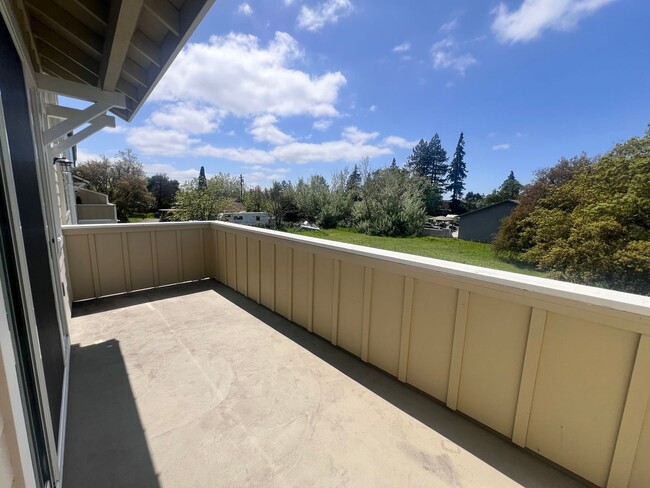 Building Photo - NEW PRICE! Beautiful 3 bedroom 2.5 home in...