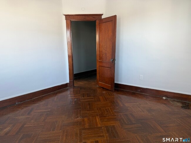 Building Photo - 118 Riverview Ave