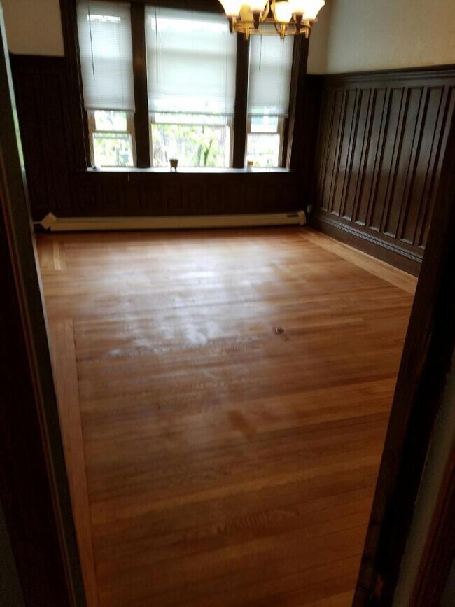 Building Photo - 5 BED/2 BATH NEAR B.U. & PACKARD'S CORNER