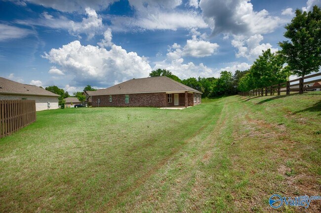 Building Photo - 100 River Springs Ct