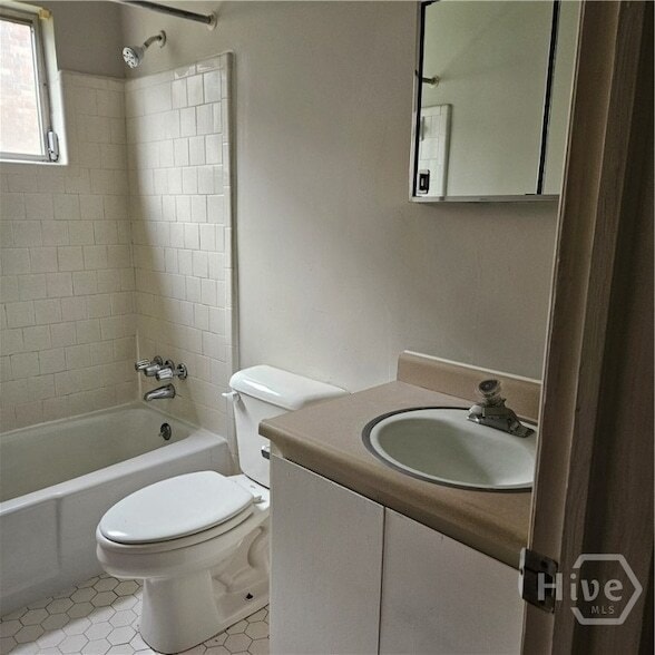 Building Photo - 4407 Caroline Dr