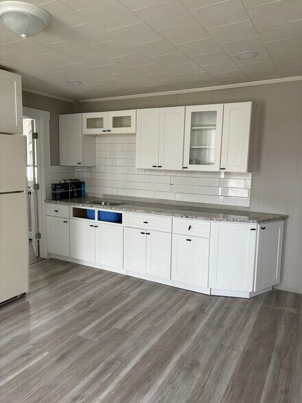 New Cabinets/Granite - 1107 Bridge St