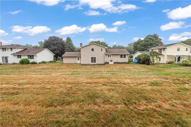 Building Photo - 75 Old Meadow Dr