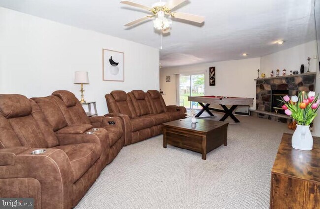 Building Photo - 449 Clearview Dr