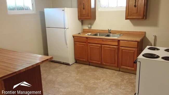 Building Photo - 626 Bertrand St