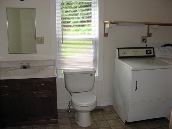Building Photo - 3 bedroom, single family home