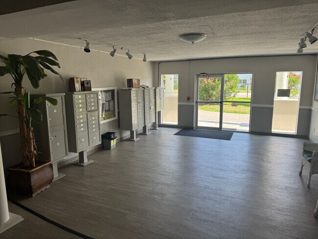 Building Photo - 2BR 2BA CONDO LOCATED CLOSE TO PORT CANAVERAL