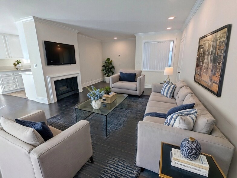 Building Photo - 1335 S Carmelina Ave