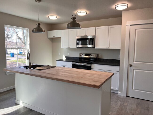 Building Photo - 1 Bedroom 1 Bathroom Studio