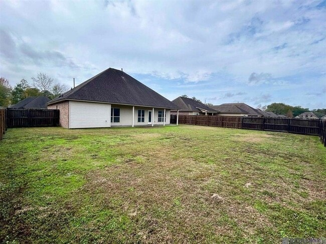 Building Photo - 17634 Hoods Ridge Dr