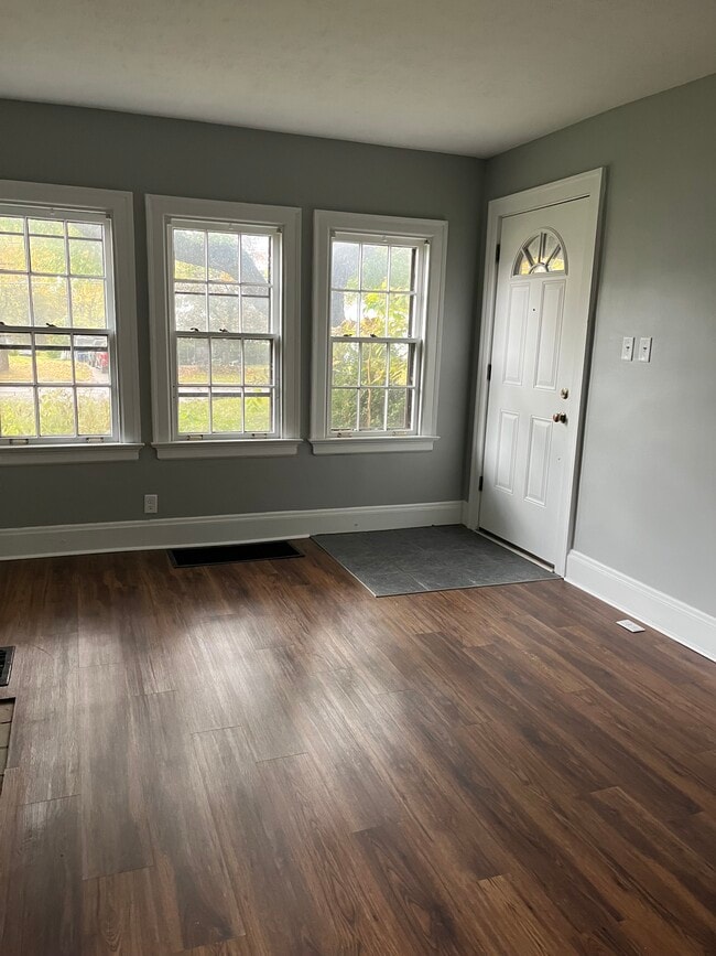 Building Photo - 929 N Nelson Rd