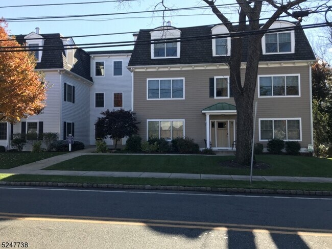 Building Photo - 25 Ridgedale Ave