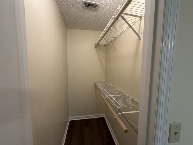 Building Photo - Home For Rent