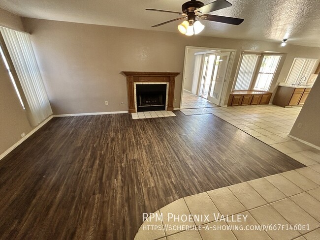 Building Photo - Large 4/ 2.5 Home Warm &  Welcoming & Larg...