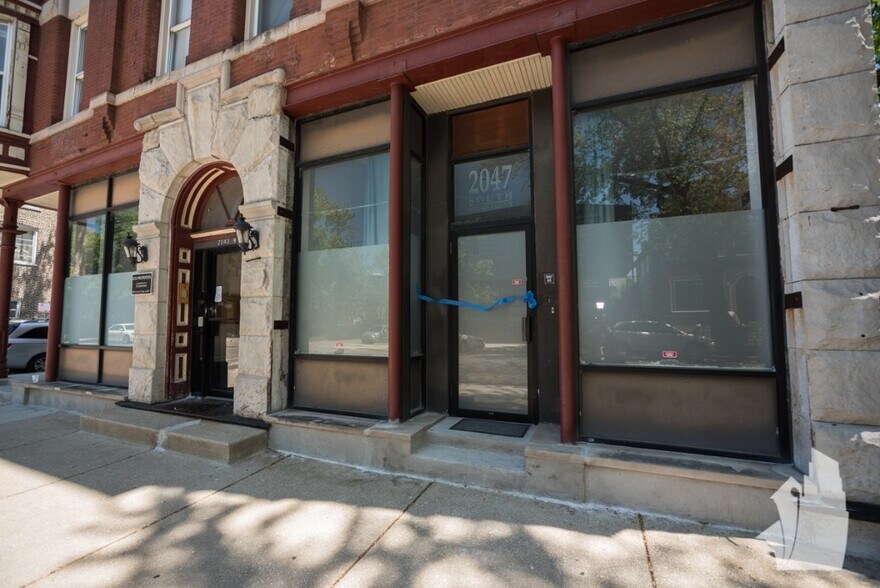 Building Photo - 2049 N Hoyne Ave