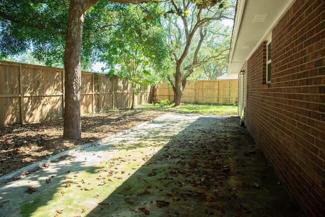 Building Photo - 705 Winton Ct