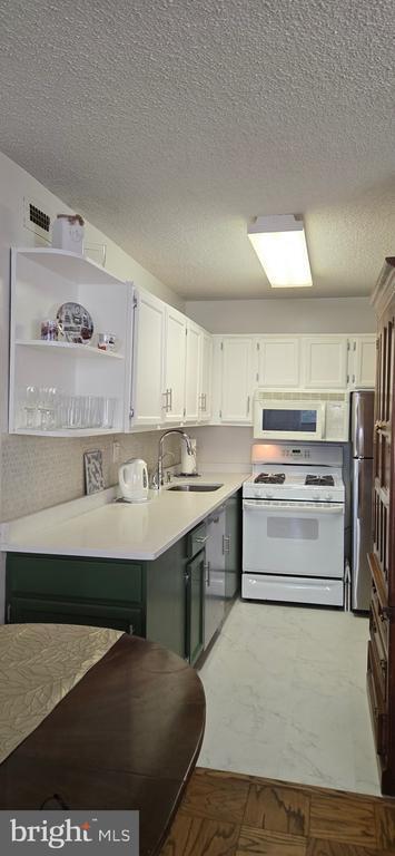 Building Photo - 5225 Pooks Hill Rd
