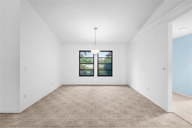 Building Photo - 2041 SE Floresta Dr