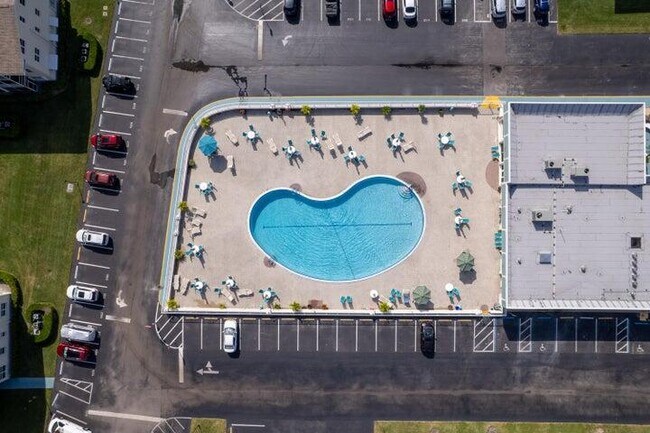 Building Photo - 340 Horizon W