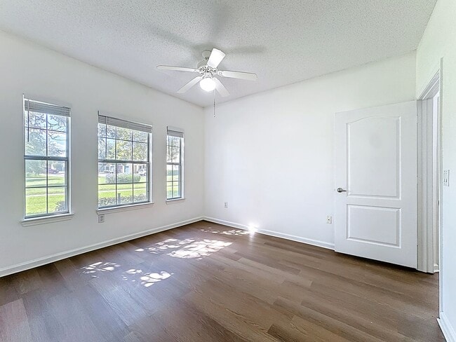 Building Photo - 3 Bedroom with Water View - Villanova at Hunters Creek