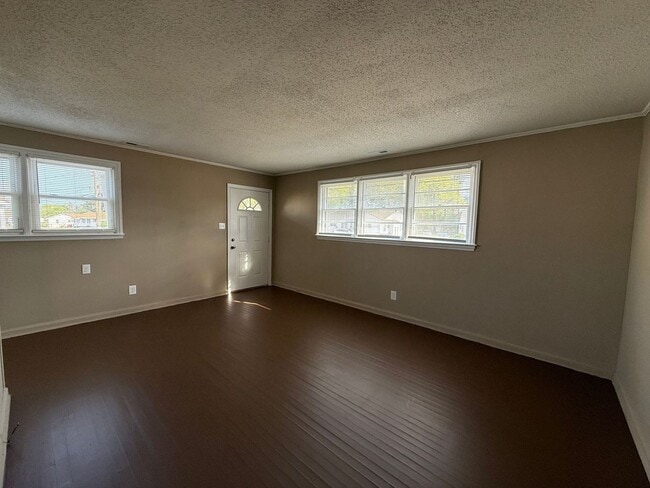 Building Photo - Nice 2 bedroom, 1 bath Duplex located in New River