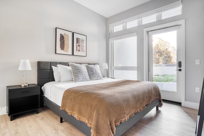 Building Photo - 7225 Charmant Dr