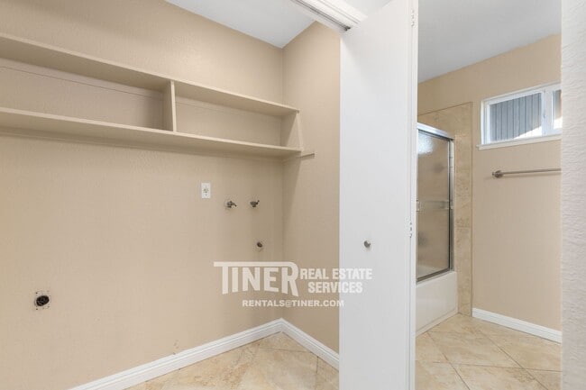 Building Photo - 8052 Phoebe Way