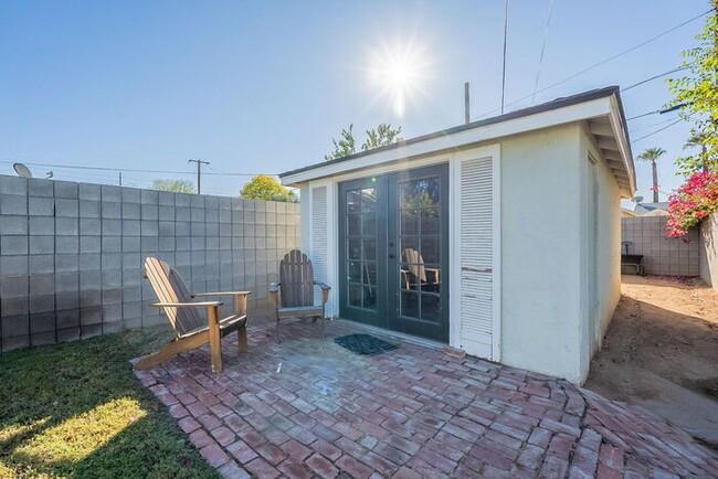 Building Photo - Fully Remodeled 3 Bed 2 Bath + Workshop wi...