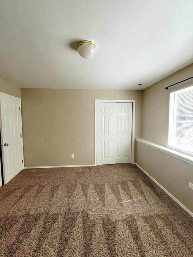 Building Photo - Cozy 2-Bedroom Upper-Level Home in Brookwo...