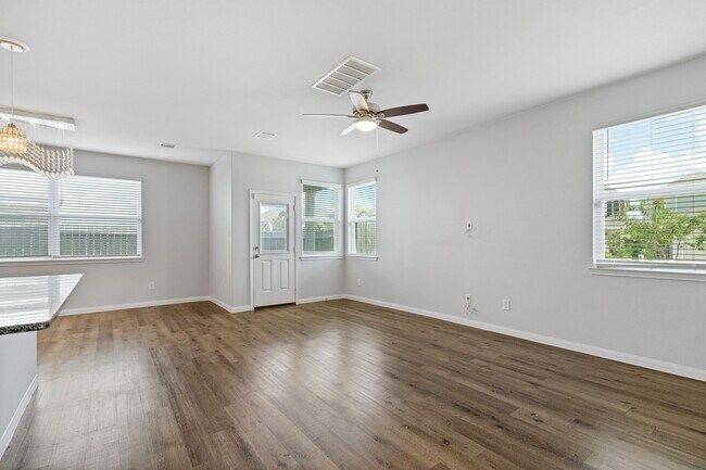 Building Photo - 3902 Deledda Dr