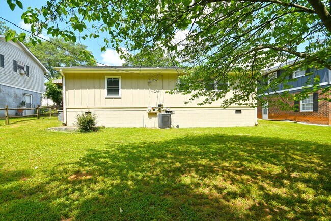 Building Photo - New Lower Price! Remodeled 3 bed / 1.5 bath home near downtown Spartanburg