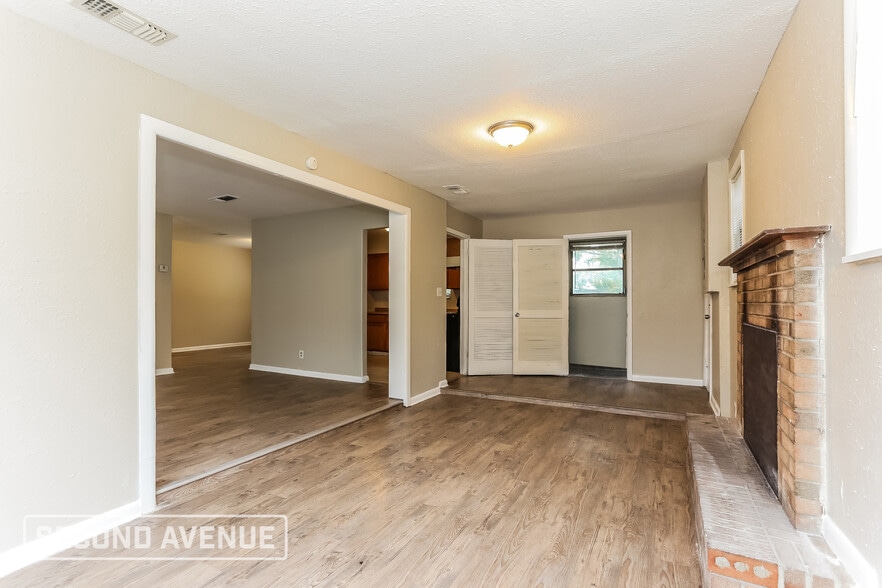 Building Photo - 5110 Dostie Dr S