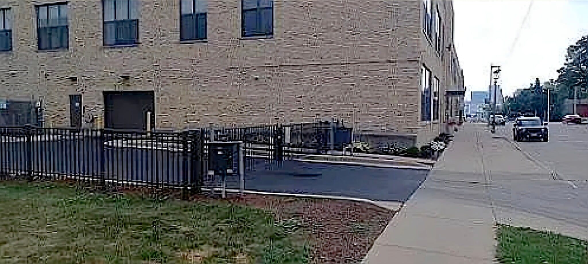 Entrance to heated garage parking - 1924 N Hubbard St