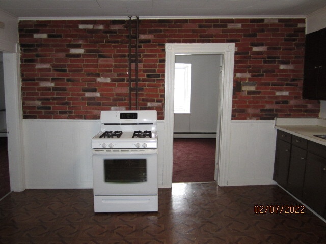 Building Photo - 570 S Main St