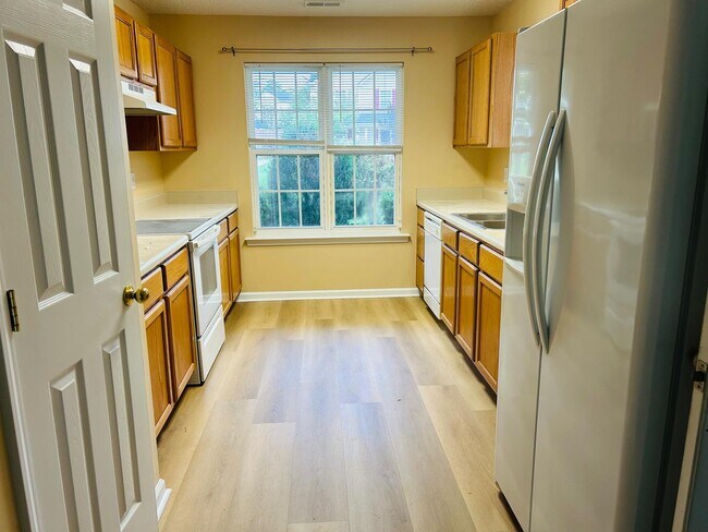Kitchen - 373 Indian Branch Dr