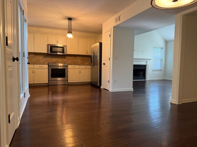 Building Photo - 303 Norvich Ct