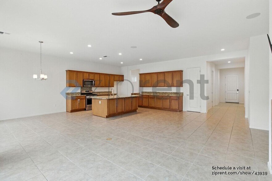 Building Photo - 15042 Iron River Dr