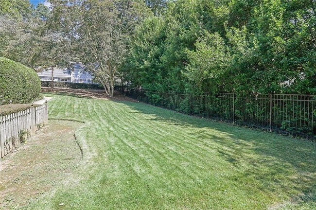 Building Photo - 5179 Meadowlake Dr
