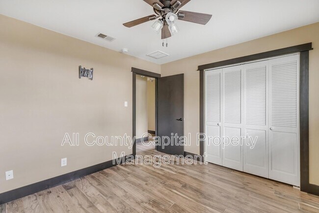 Building Photo - 112 W Mimosa Cir