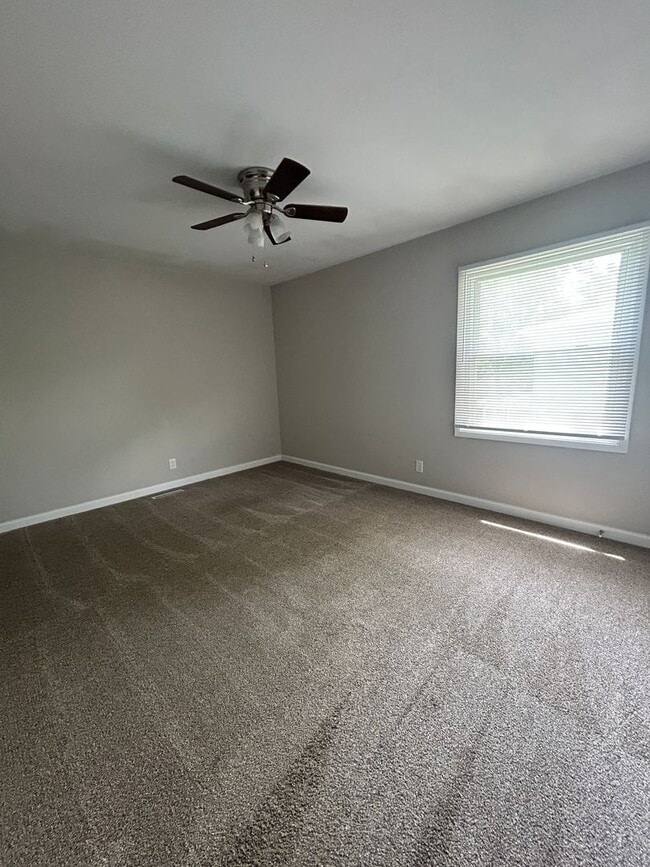 Building Photo - 537 Windrift Dr