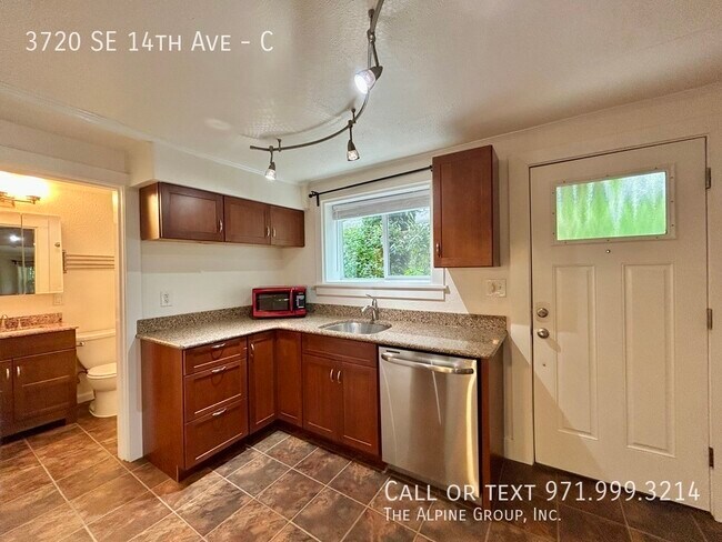 Building Photo - 3720 SE 14th Ave